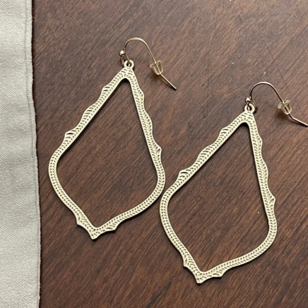 Kendra Scott Sophee Drop Earrings in Gold